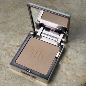 Urban Decay Naked The Illuminizer Translucent Pressed Beauty Powder‎ 9g